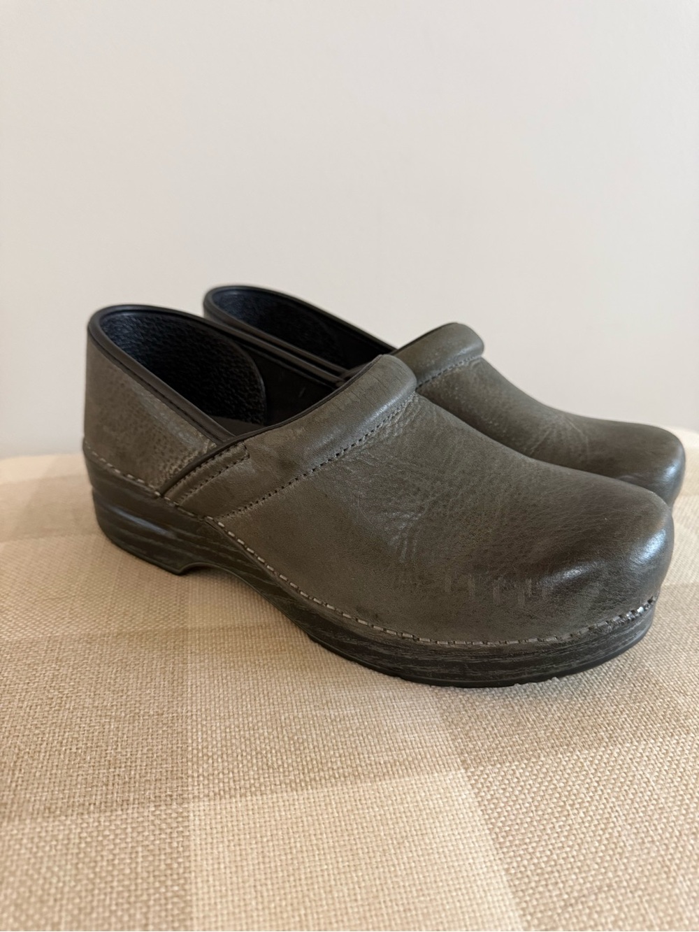 Dansko 41  Women’s distressed gray clog